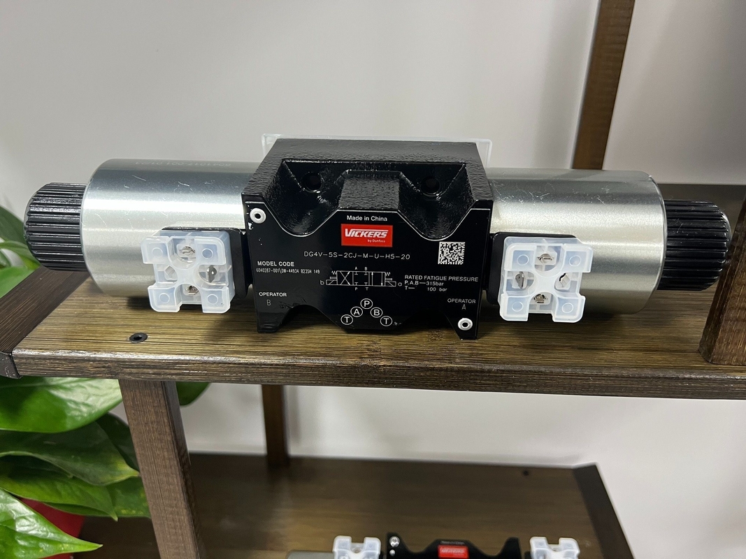 Hydraulische Pumpe Dg4V-3-6c-M-H-H7-60-En210 Solenoidventil für 6045319-001 Modellcode